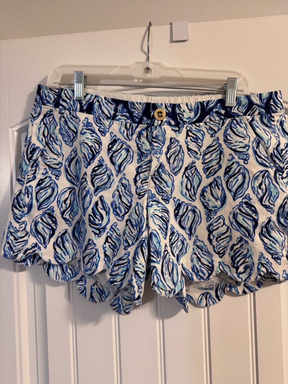 Lilly Pulitzer Buttercup Scalloped Shorts White and Blue Shell Motif 8
